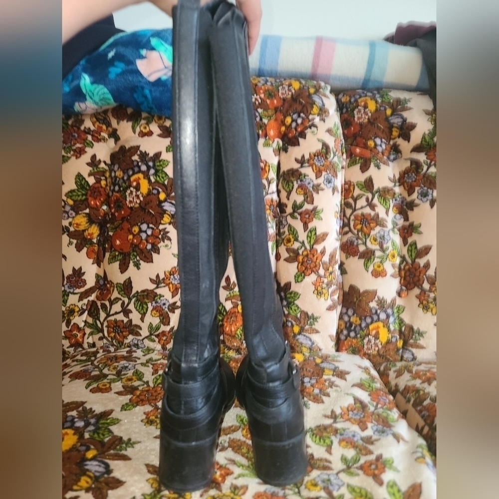 Boot - Picture 3 of 14